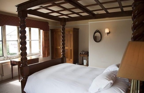 Inchbrook Hotel | The Amberley Inn