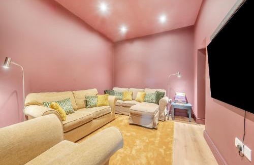 Pembroke House | The Anchorage