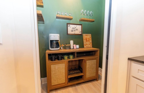 New Albany House | The Aniston - Charming Retreat in the Heart of Downtown New Albany