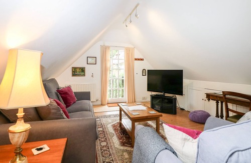 Winchester Cottage | THE ANNEXE WHITETHORN COTTAGE, romantic, with a garden in Sparsholt