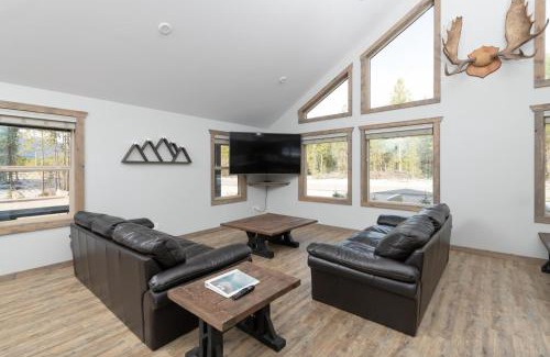 Valemount House | The Antler Ridge Cabin