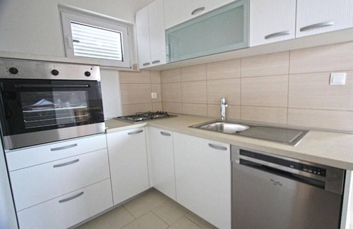 Cesarica House | The apartment Camelia with pool apartman 1 (4+2)
