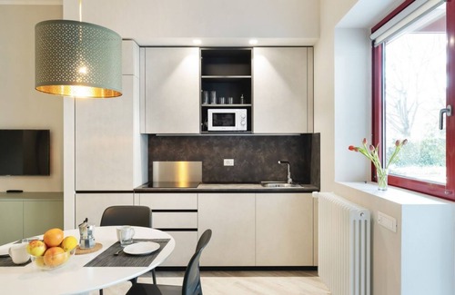 Saragozza-Porto Apartment | The apartment is located in a strategic point: a few steps from the Ospedale Maggiore, not far from the exit of the ring road and the motorway.The main services (restaurants, bars, supermarkets, shops) are in the immediate neighborhood.Ideal for business