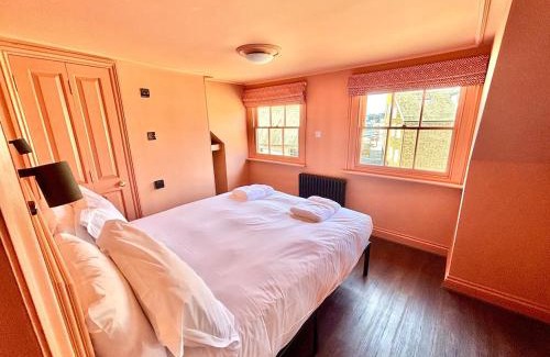 Poole Apartment | The Apartment - Perfect Location on Poole Quay - Beatiful Roof Terrace - Free Parking