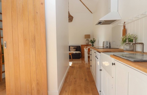 Thorverton Cottage | THE APPLE SHED, romantic, character holiday cottage in Exeter