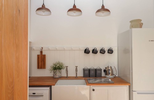 Thorverton Cottage | THE APPLE SHED, romantic, character holiday cottage in Exeter