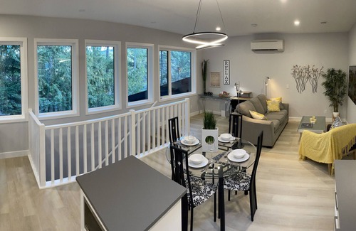 North Saanich House | The Arbutus Loft- 2 bed suite in new home walk to beach & Golf