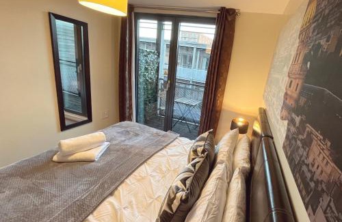 Theatreland Birmingham Apartment | The Arcadian, Birmingham City Centre, by Lark Accommodation Cosy 1-bedroom Flat