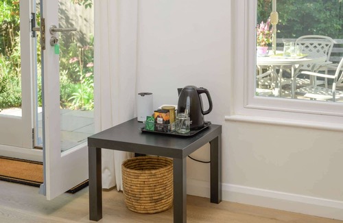 Frome Apartment | The Artists Studio, Private Parking, Frome