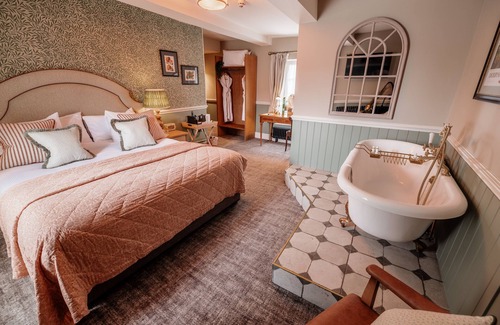 Ashford-in-the-Water Hotel | The Ashford Arms
