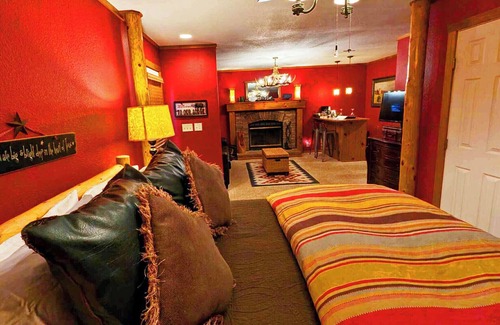 Palisades Bed & Breakfast | The Aspen Cabin at Starlight Canyon Bed & Breakfast