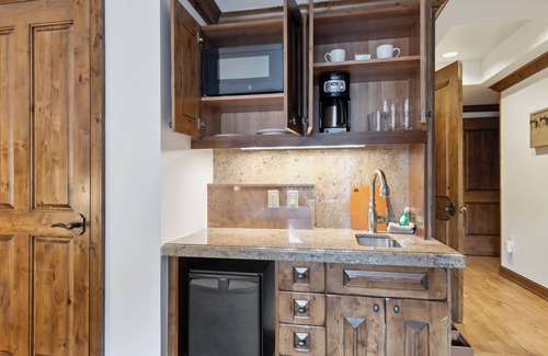 Downtown Condo | The Aspen Mountain Residences 2 Bedroom Mountainside