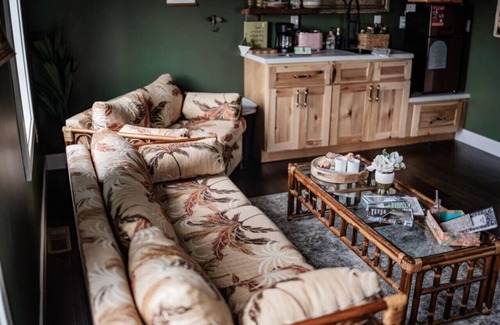 Perryville Hotel | The Atrium - A Boutique Hotel - Suite 11