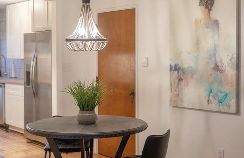 Grandview Heights House | The Avalon (D)- King Bed- Hot Tub- Near OSU