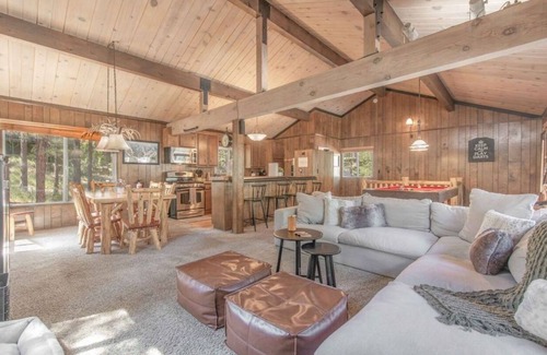 Big Bear Lake Cabin | The Avalon Retreat + Huge Yard + Patio/BBQ+Firepit