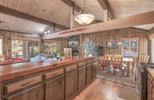 Big Bear Lake Cabin | The Avalon Retreat + Huge Yard + Patio/BBQ+Firepit