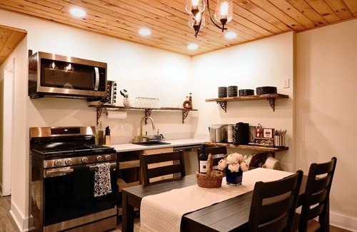 Madison House | The Aviator: Serene Ambience & Stylish Comfort