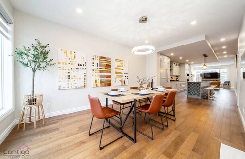 West Edmonton House | The Azure | Near DT & University | TWO King Beds!