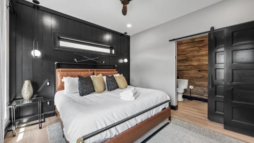 Sevierville House | The Back Nine Retreat by AvantStay Private Golf Sim Firepit Mountain Views Near Dollywood