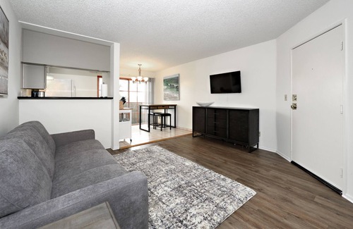 Palms Apartment | The Bagley #209