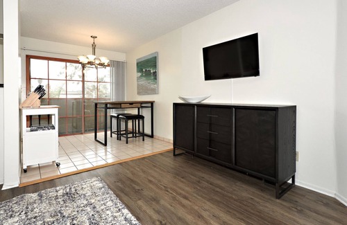 Palms Apartment | The Bagley #209