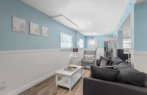 Mid Island Apartment | The Bahama Breeze at the Anchorage