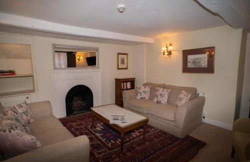 Winchester Apartment | The Bakehouse - central townhouse sleeps 8 people