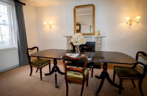 Winchester Apartment | The Bakehouse - central townhouse sleeps 8 people