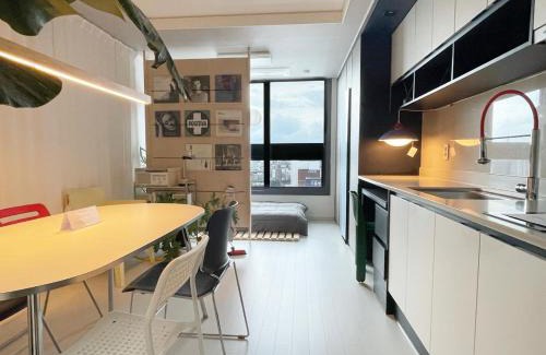 Seongnae-dong Apartment | The Ball House