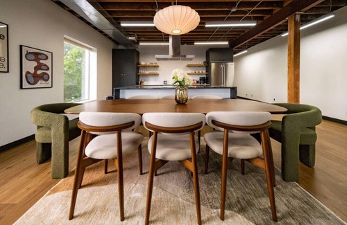 Old Ballard Apartment | The Ballard Loft | Sleeps 8 | Steps to Shops & Dining