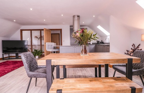 Maidstone Cottage | THE BARN AT MULBERRY LODGE, family friendly, with a garden in Langley