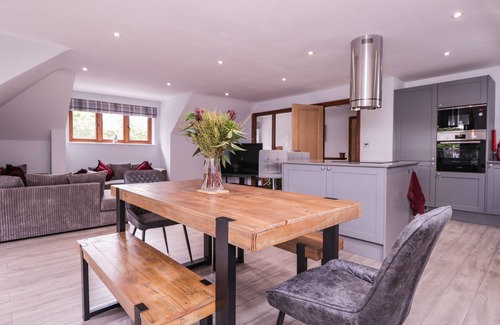 Maidstone Cottage | THE BARN AT MULBERRY LODGE, family friendly, with a garden in Langley