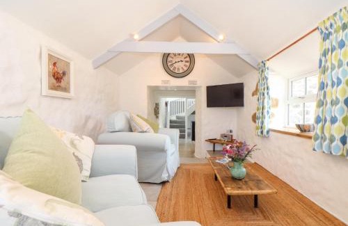 Coverack House | The Barn at Trevothen Farm