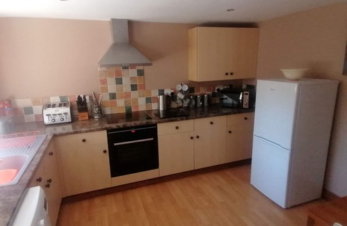 Long Sutton Cottage | THE BARN, pet friendly, with a garden in Long Sutton