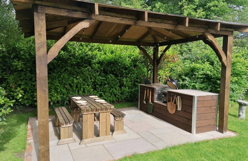 Long Sutton Cottage | THE BARN, pet friendly, with a garden in Long Sutton
