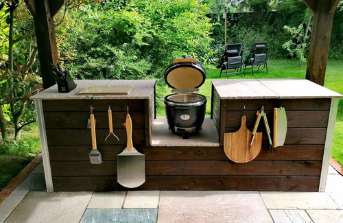 Long Sutton Cottage | THE BARN, pet friendly, with a garden in Long Sutton