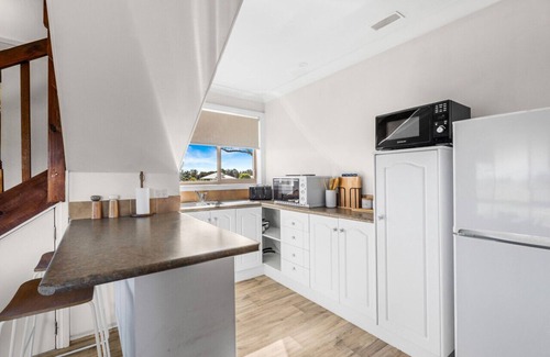 Lovedale Cottage | The Barn - Pet Friendly