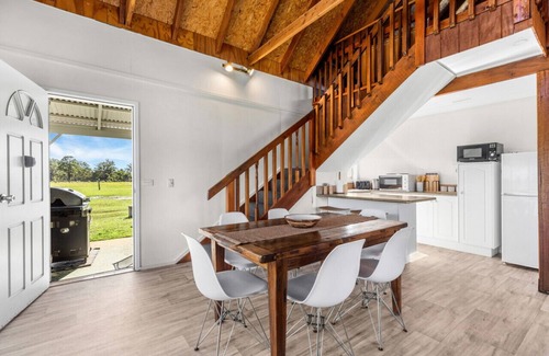 Lovedale Cottage | The Barn - Pet Friendly
