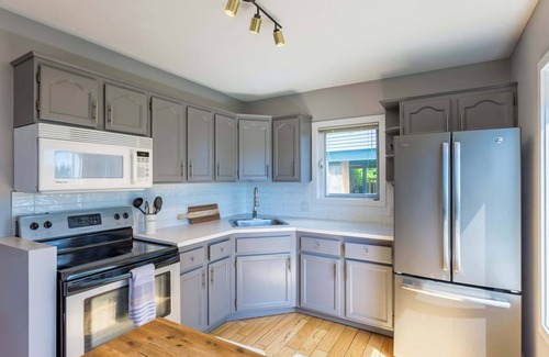 Silver Star Mountain Ski Chalet | The Basecamp | Ski-In/Out | Fireplace & Family Fun