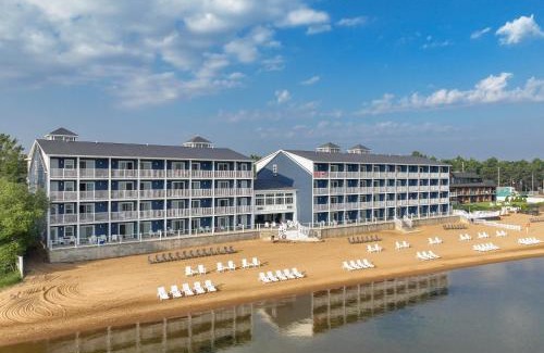 Traverse City Hotel | The Baywatch Resort