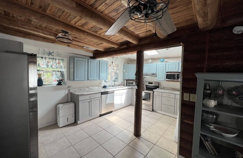 Gulf Breeze Cabin | The Beach Cabin - 15 minutes from Navarre/Pensacola Beach Public Access!