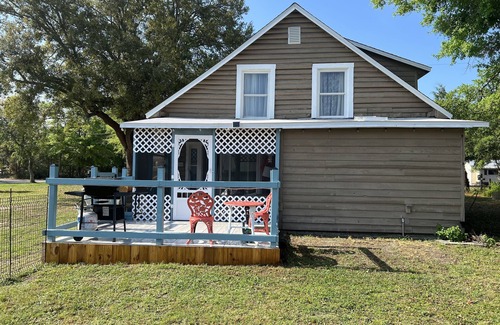 Gulf Breeze Cabin | The Beach Cabin - 15 minutes from Navarre/Pensacola Beach Public Access!
