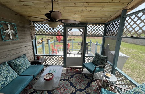 Gulf Breeze Cabin | The Beach Cabin - 15 minutes from Navarre/Pensacola Beach Public Access!