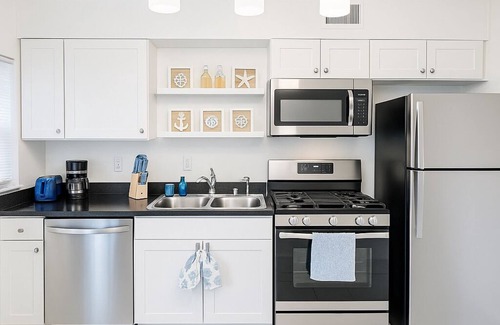 Bayview House | The Beach House 30+ day stays. A 4 minute walk to the beach! Pet friendly!