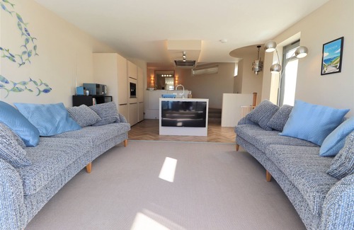 Ventnor Cottage | The Beach House - a house that sleeps 6 guests in 3 bedrooms