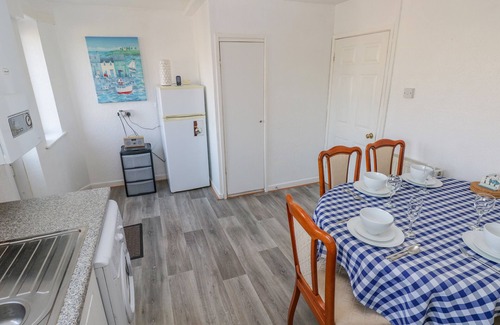 Llanelli Cottage | THE BEACH HOUSE, family friendly, country holiday cottage in Llanelli