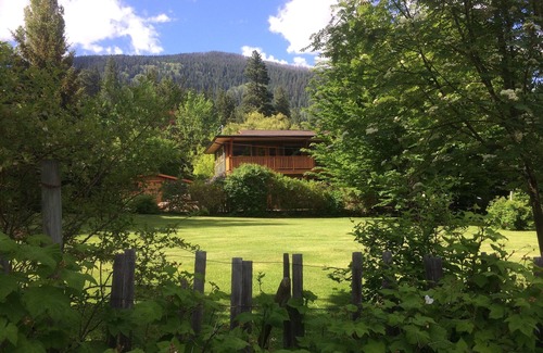 Nelson House | The Beach House on Kootenay Lake - call/text Catherine 250 354 8766
