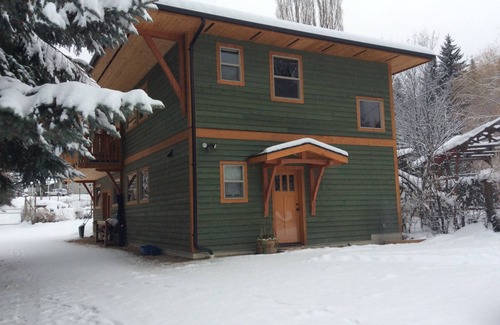 Nelson House | The Beach House on Kootenay Lake - call/text Catherine 250 354 8766