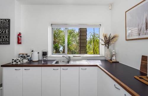 Red Beach Cottage | The Beach House - Red Beach Holiday Apartment