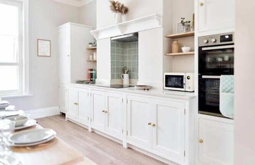 Bournemouth City Centre House | The Beach House Sleeps (20 & 4 mins to the beach)